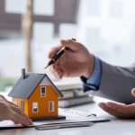 Real estate company to buy houses and land are delivering keys and houses to customers after agreeing to make a home purchase agreement and make a loan agreement. Discussion with a real estate agent